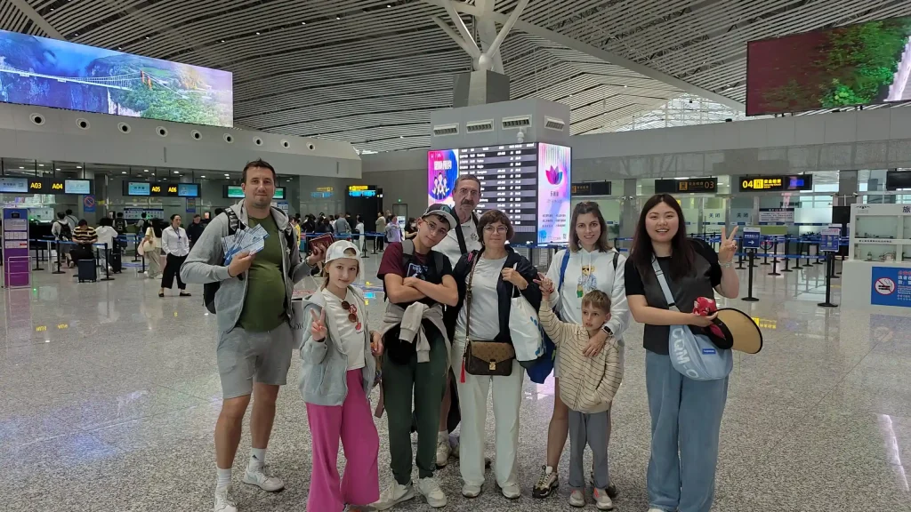 Туристы от iChina Trip прибыли в аэропорт Санья