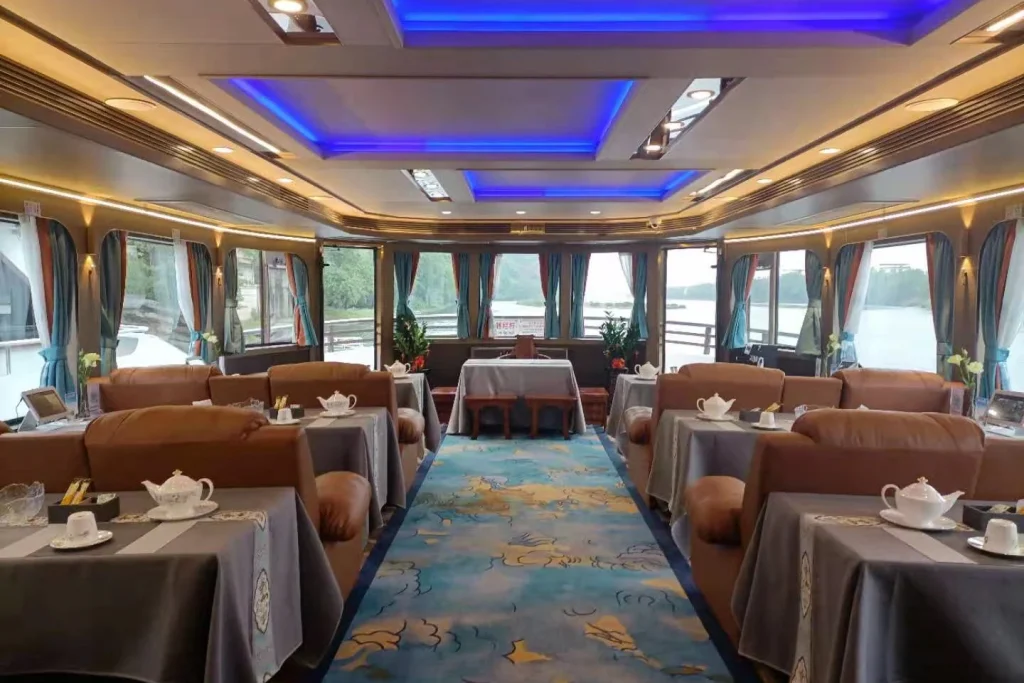 Обед на круизном лайнере