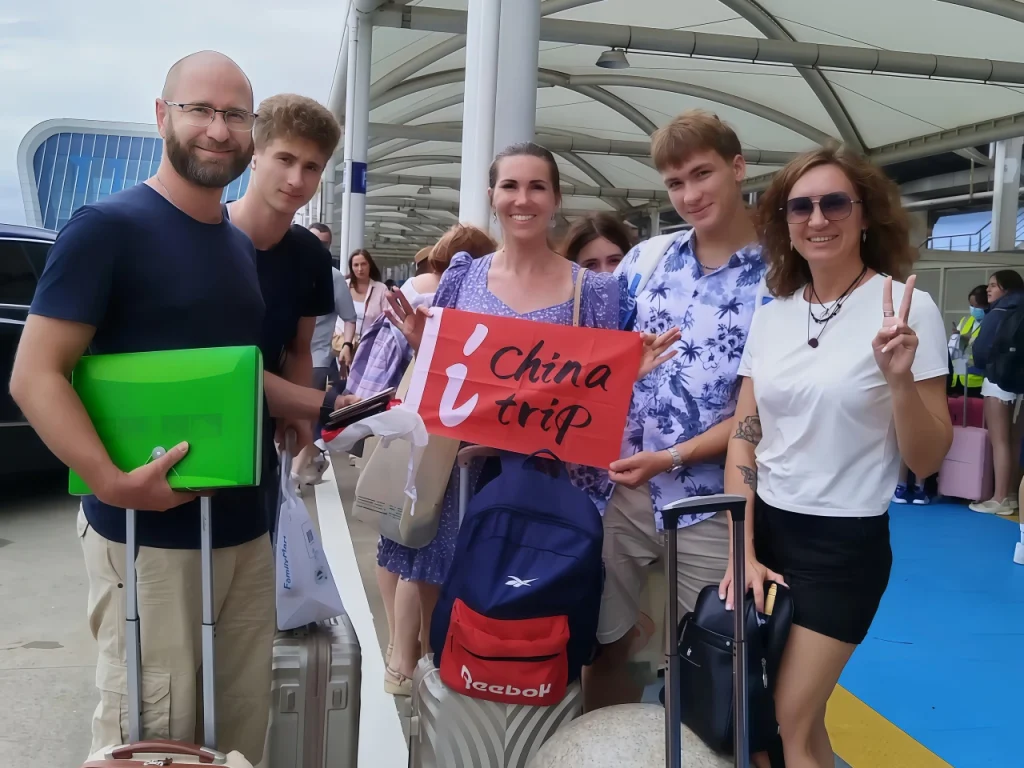 Гид встретит вас в аэропорту или на железнодорожном вокзале