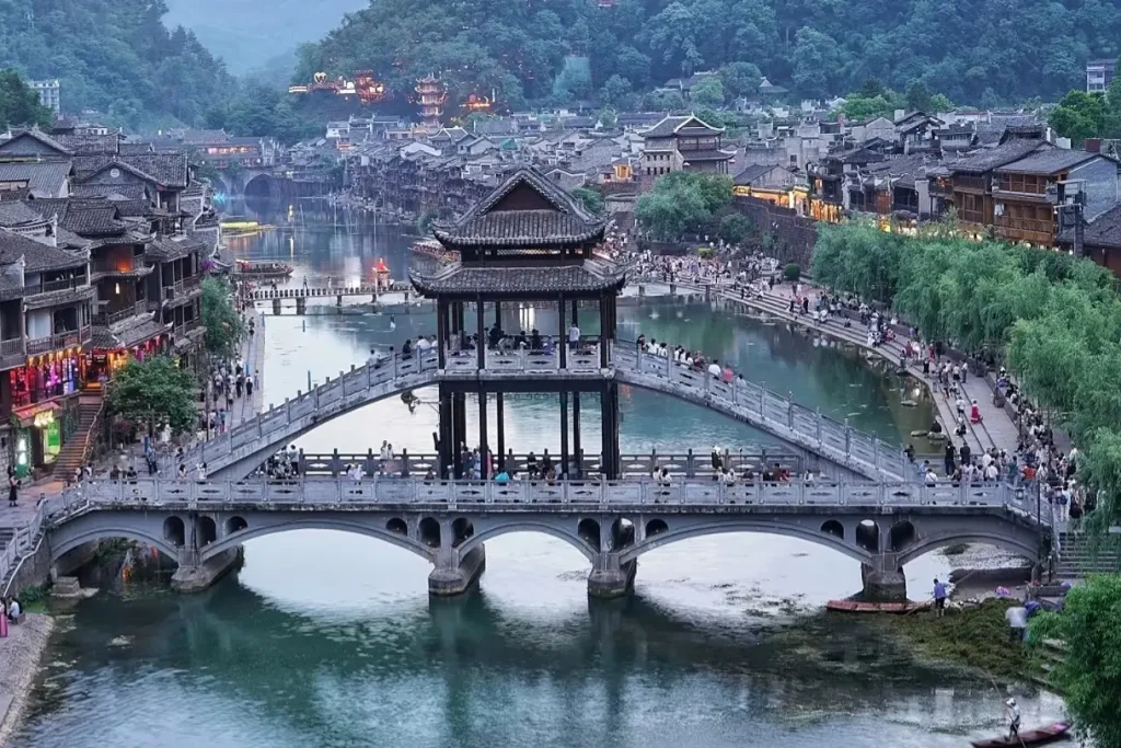 древний город Фэнхуан (город Феникса)