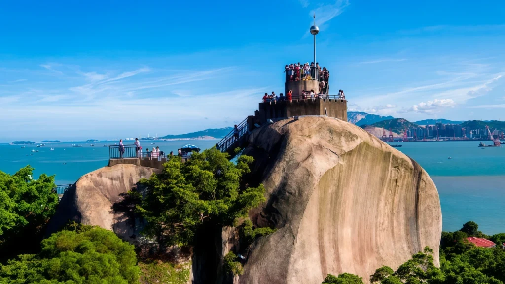 Скала Солнечного Света (Жигуанъянь)