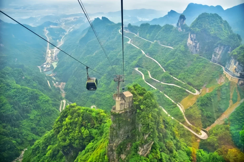 Канатная дорога на гору Гора тяньмэнь