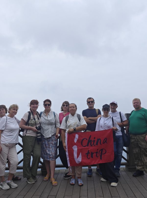 туристы в Чжанцзяцзе с iChina Trip