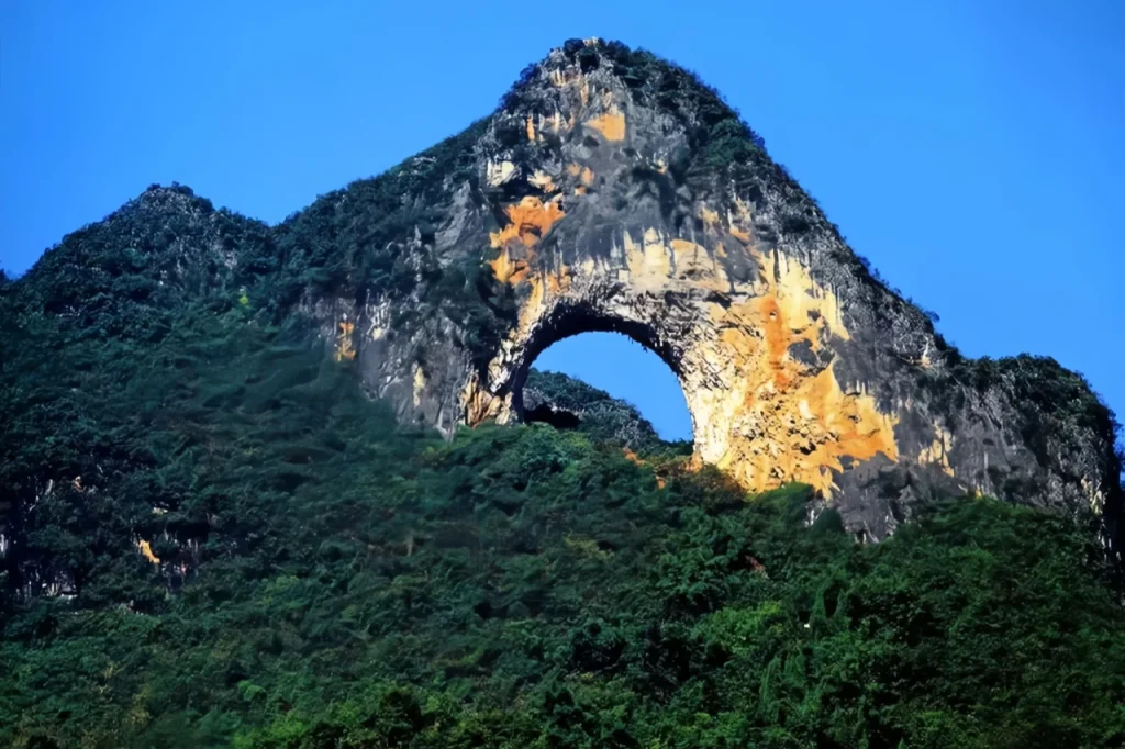 Лунного Холма