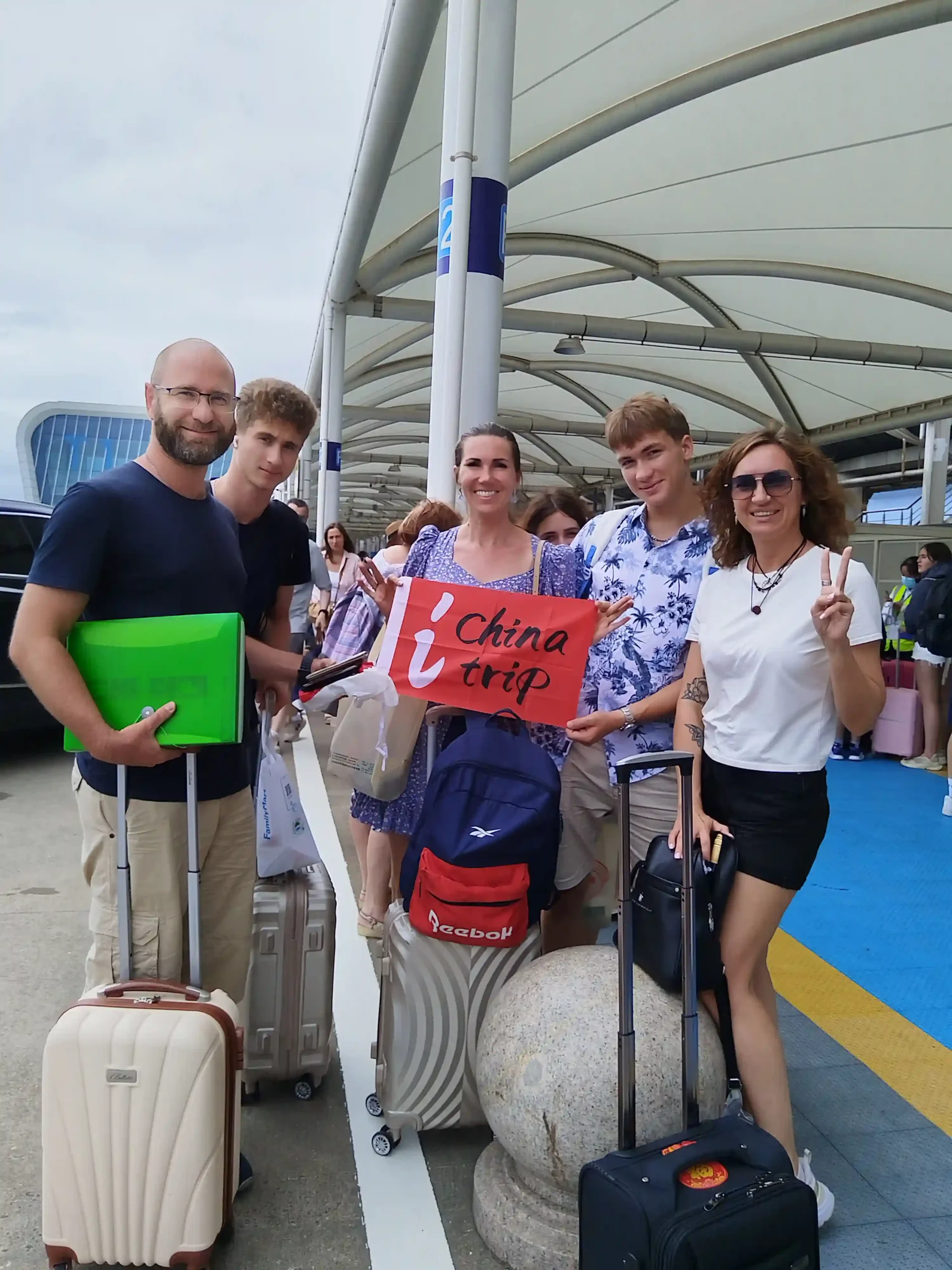 Гид встретит вас в аэропорту или на железнодорожном вокзале