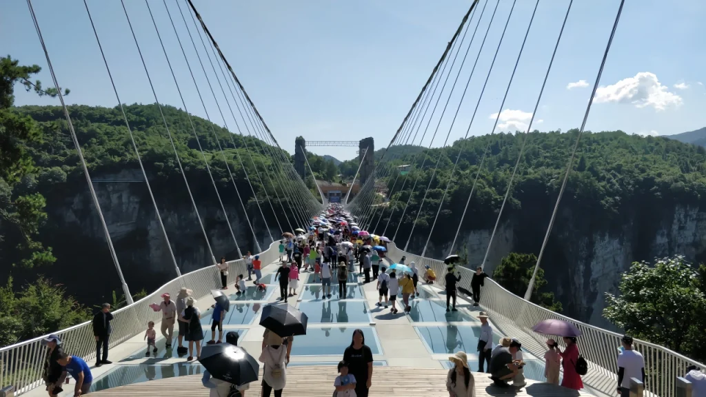 Стеклянный мост