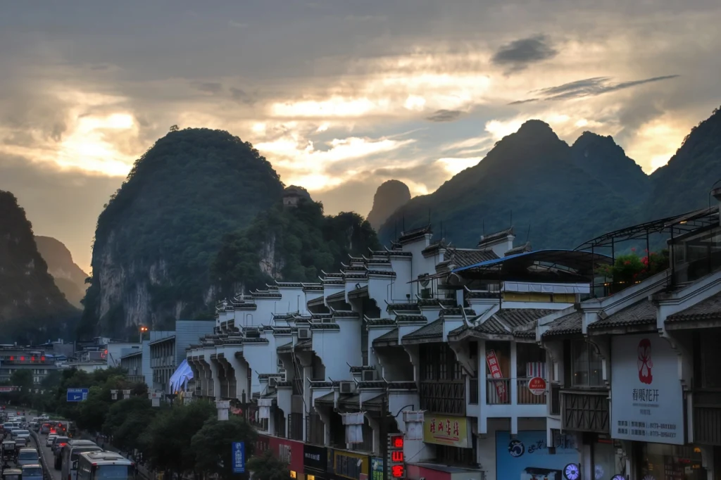 Западной улице городка Яншо